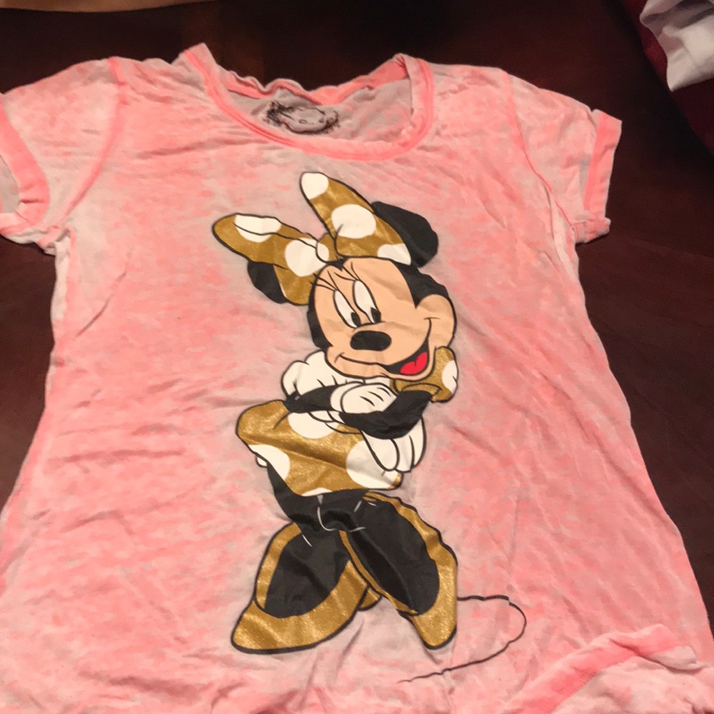 A shirt u can pay any price above $4